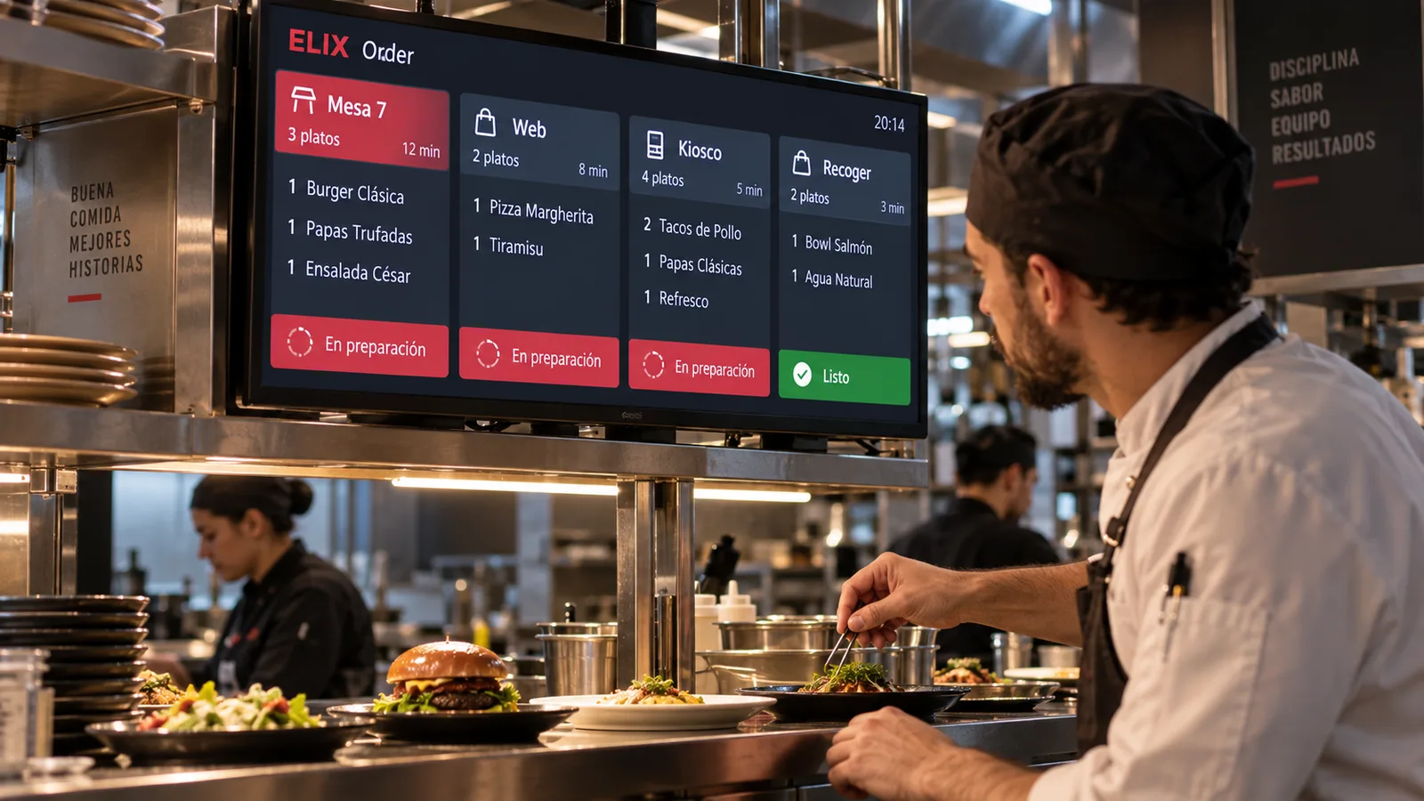 Pantalla de comandas de ELIX Order en la cocina de un restaurante, con los pedidos de mesa, web, kiosco y recogida
